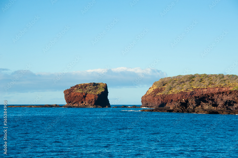 Puu Pehe, Sweetheart Rock, Hulopoe Beach, the island of Lanai, Maui, Hawaii Puu Pehe, Sweetheart Rock, Hulopoe Beach, the island of Lanai, Maui, Hawaii