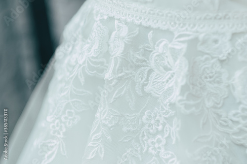 Close up sur de la dentelle fine sur une robe de mariée