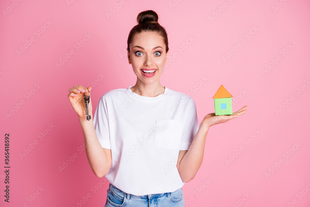 Photo of attractive lady bun hairdo hold hand little paper house key chain real estate moving dream home low price open mouth wear white t-shirt isolated pastel pink color background Photo of attractive lady bun hairdo hold hand little paper house key chain real estate moving dream home low price open mouth wear white t-shirt isolated pastel pink color background