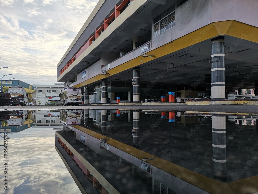 Fototapeta premium Water reflection of bus station