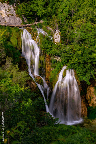 Wasserf  lle Plitvicer Seen Kroatien Naturschutzgebiet Nationalpark Panorama herabst  rzen Pflanzen Idyll Biotp gr  n Langzeitbelichtung Sch  nheit Sch  pfung t  rkis Attraktion Sehensw  rdigkeit Korana