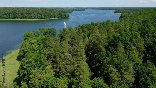 Mazury- Żeglarstwo po jeziorach mazurskich - jacht