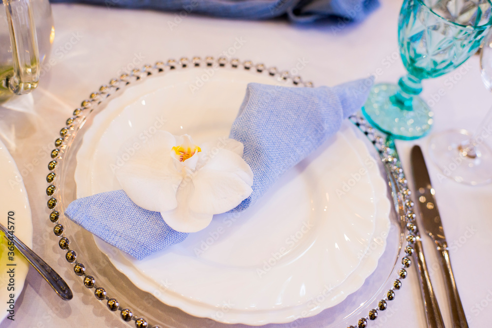 Festive table in blue tones
Festive table in blue tones