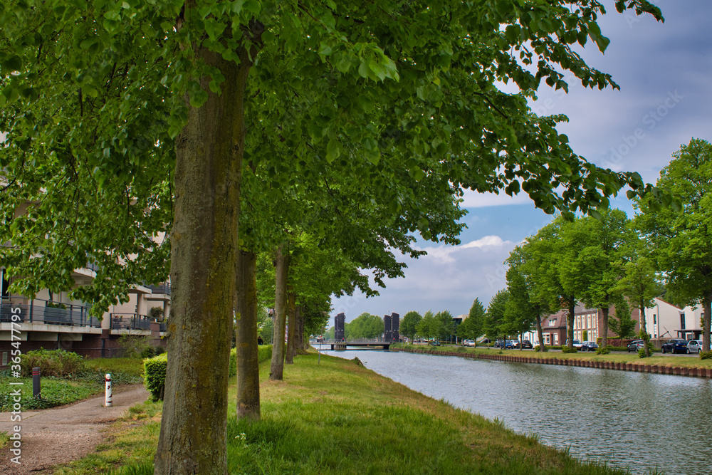 Obraz premium canal in the city Weert the Netherlands 