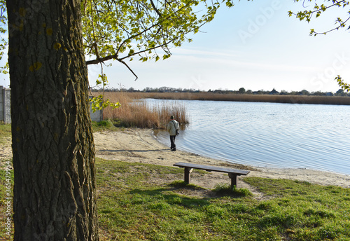 Fotografie riverscape in sunny spring day