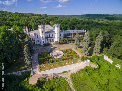 Old abandoned palace in Sharivka, Kharkiv region photo