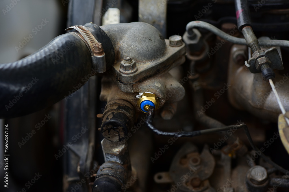 The engine room of the car has a power supply. Air conditioner distributor The engine room of the car has a power supply. Air conditioner distributor