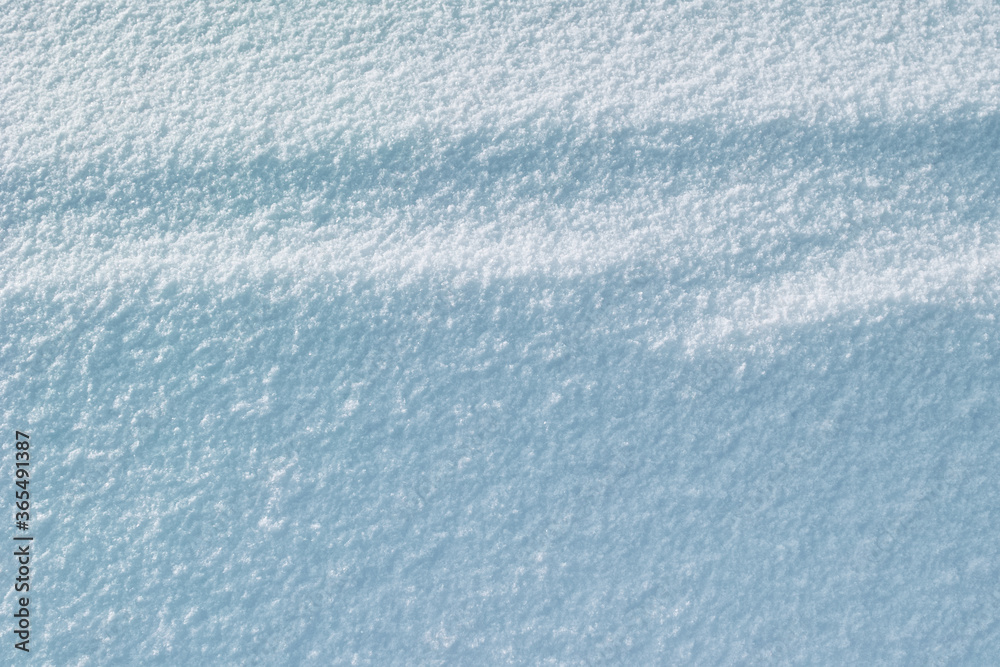 Obraz premium Close-up of snow texture in winter on the banks of a frozen river.