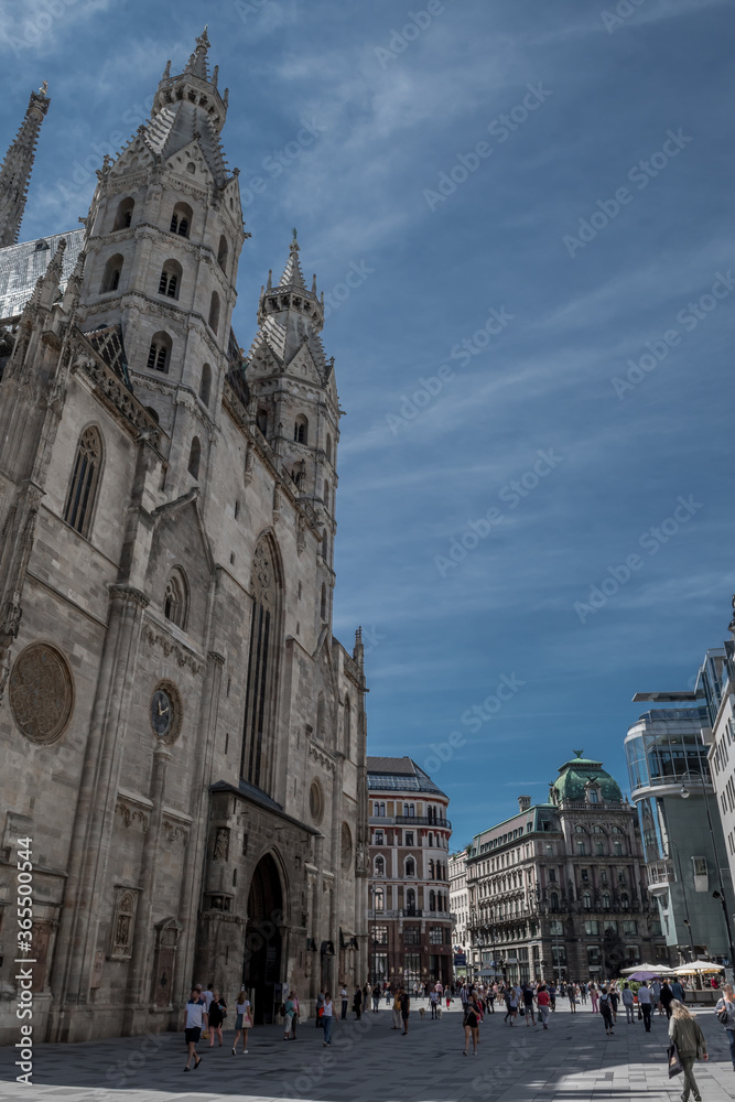 Obraz premium Cathedral Stephansdom And Square Stephansplatz With Graben And Kaerntner Strasse In The Inner City Of Vienna In Austria