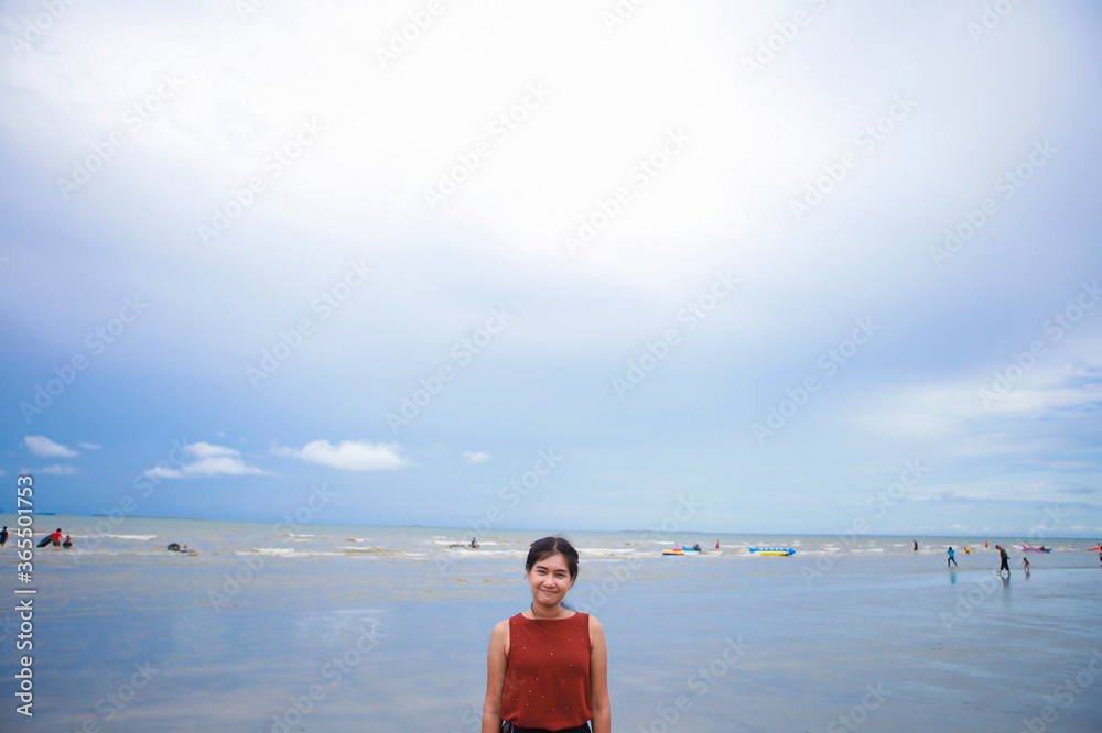 Fototapeta premium Blur Asian women wearing pink shirts and wooden hats are jumping with joy and freshness. On beach