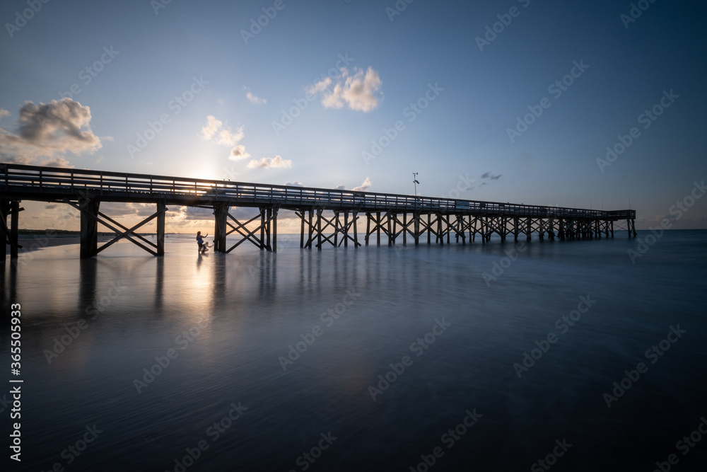 Obraz premium pier at sunrise