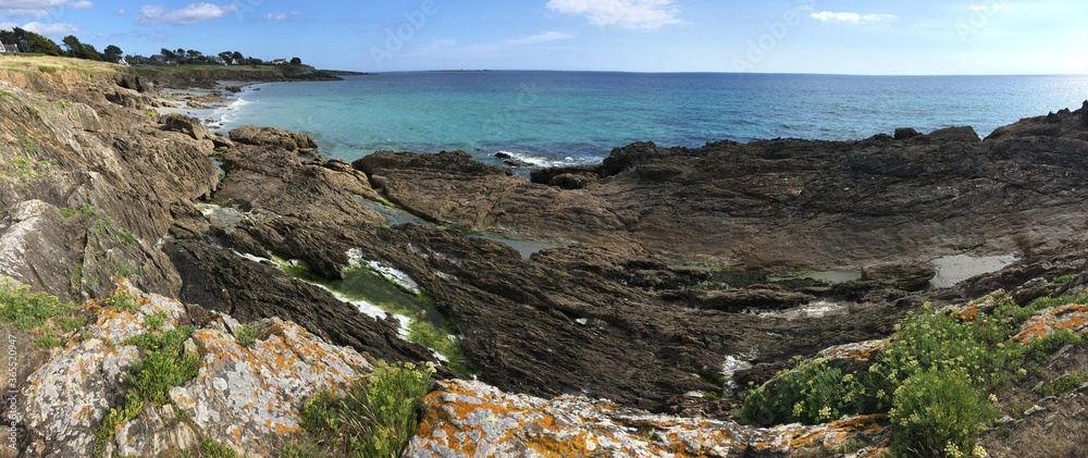 Le long de la plage de Raguenes en Bretagne Cornouailles Finistère Le long de la plage de Raguenes en Bretagne Cornouailles Finistère