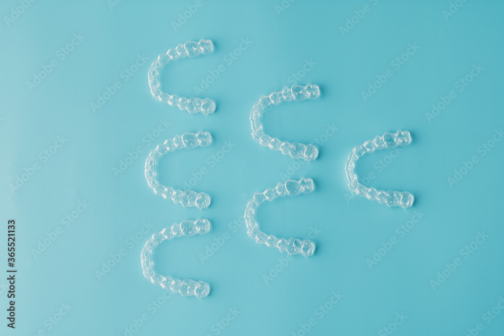 Transparent invisible dental aligners or braces aplicable for an orthodontic dental treatment Transparent invisible dental aligners or braces aplicable for an orthodontic dental treatment