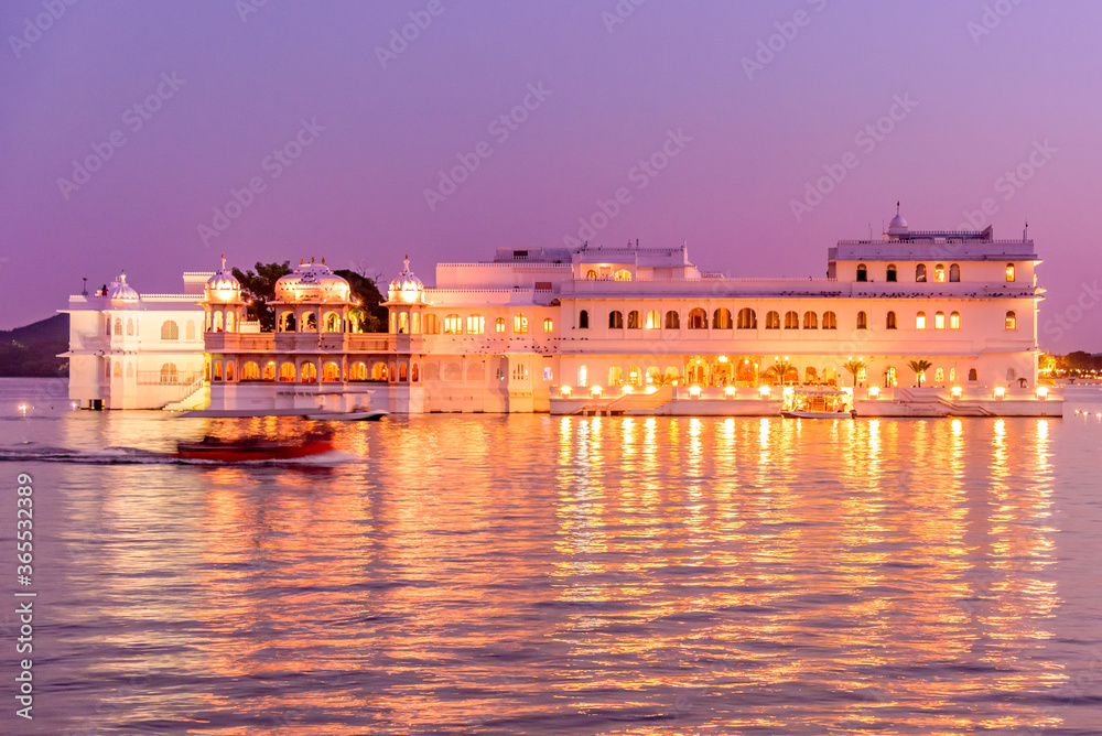 Obraz premium The Lake Palace initially called 'Jagniwas' was built between 1743-46 as winter palace by King Jagat Singh II (62nd successor of Mewar royal dynasty) located in Lake Pichola, Udaipur, Rajasthan.