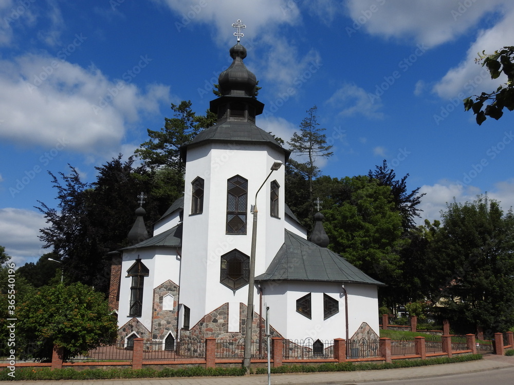 wybudowana w roku 1995 swiatynia grekokatolicka cerkiew pod wezwaniem trojcy przenajswietszej w miescie gizycko wojewodztwo warminsko mazurskie w polsce