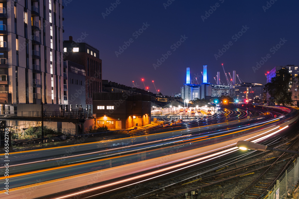 Fototapeta premium Battersea power station Light trails