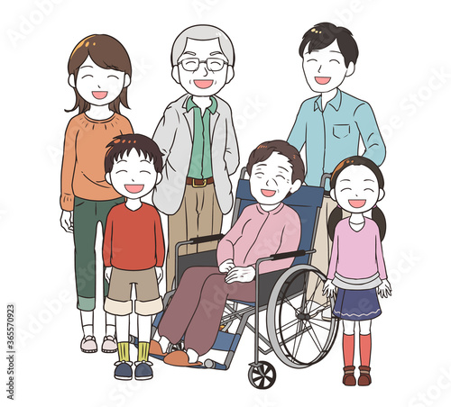 笑顔の高齢女性と家族みんな