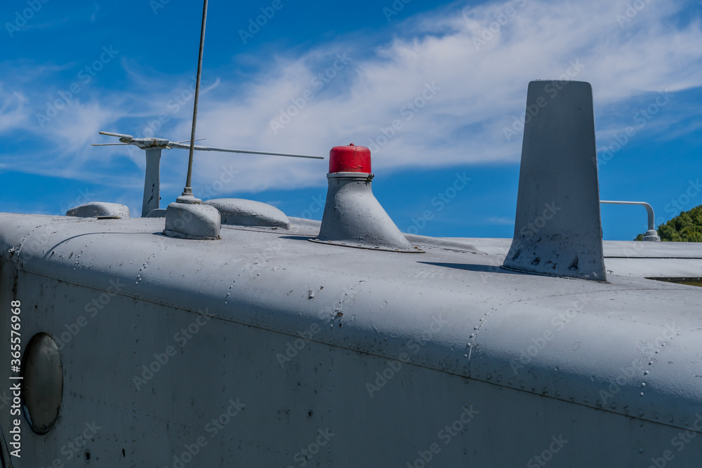 Obraz premium Radio antennas on antique airplane