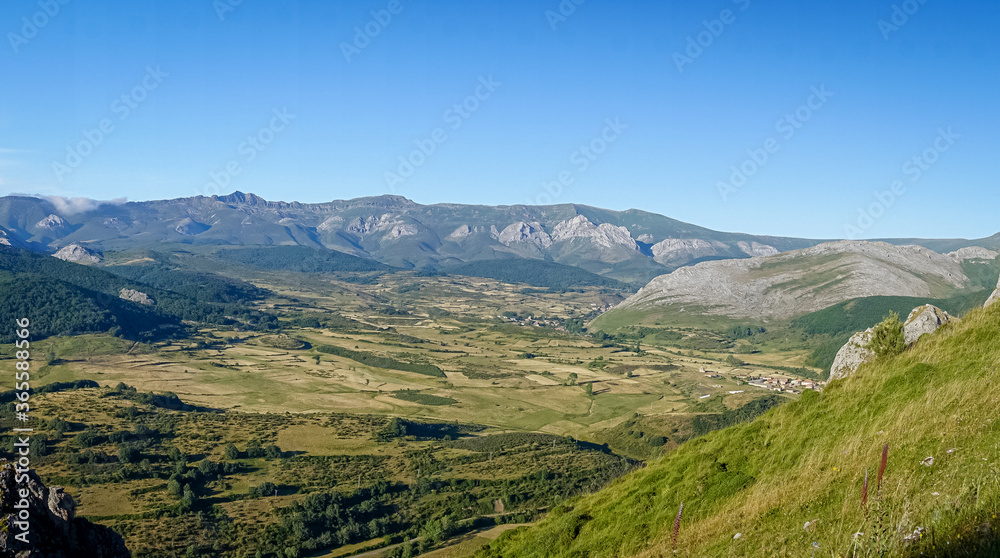 Panoramic view from the Peña Tremaya. Palencia. Spain