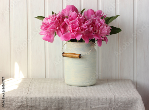 Fototapeta Naklejka Na Ścianę i Meble -  bouquet of pink peonies on the table.