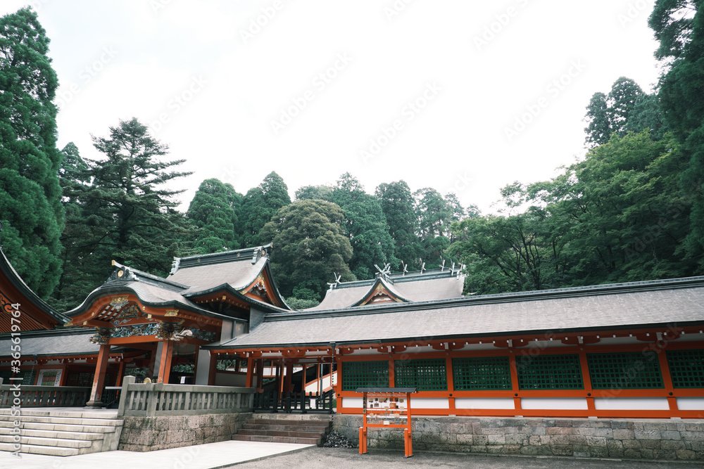 霧島神宮の美しい横顔