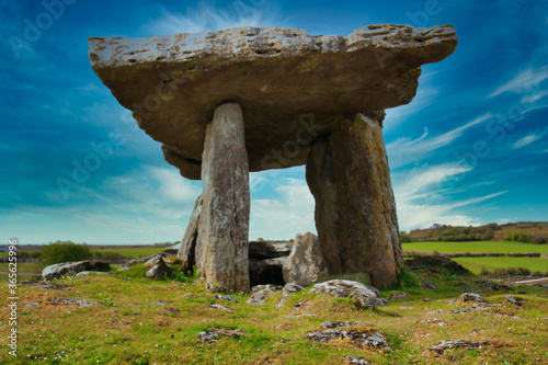 Poulnabrone dolmen a portal tomb