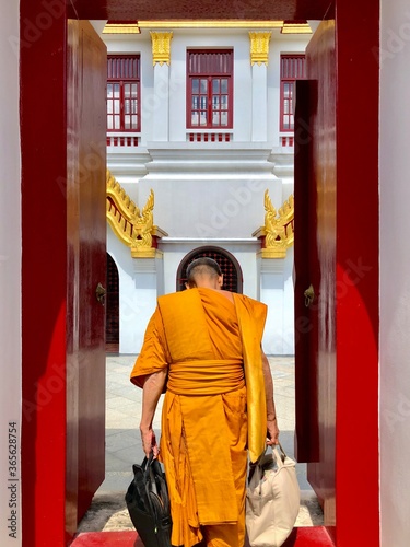 Monks walking into Ratchanadda Temple © Kon_teaw_wat