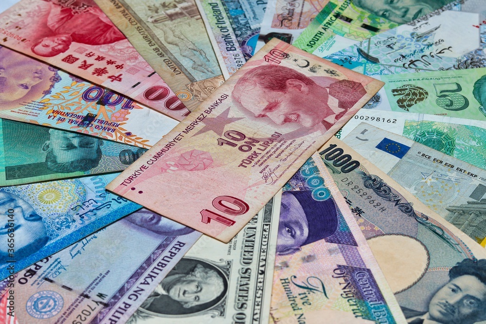 Obraz premium Turkish Lira with other world currencies.