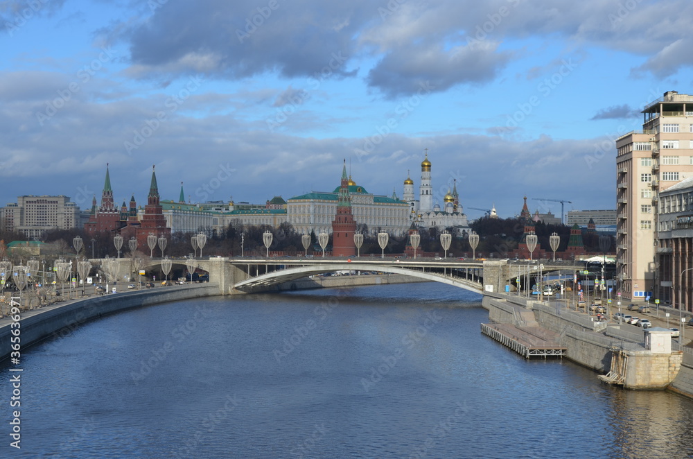 Panoramic view from the bridge to the Kremlin