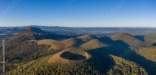 Obraz na płótnie Aerial panorama of Puy Pariou and Puy de Dome volcanoes in France w salonie
