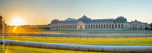 Tableau sur toile Musée du Cheval de Chantilly au coucher du soleil