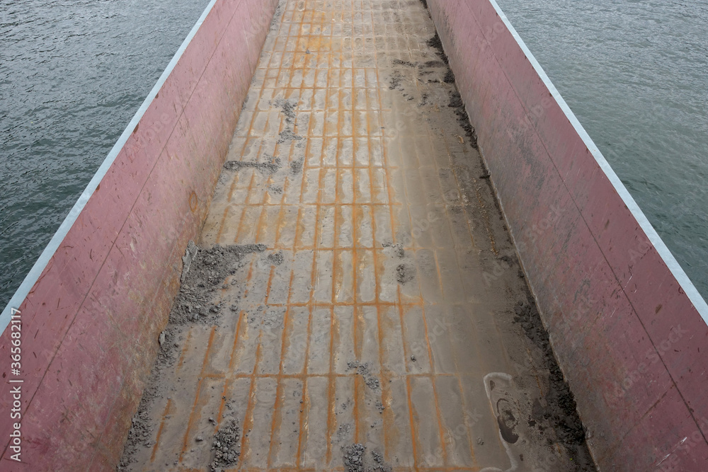 Obraz premium Barge de transport vide