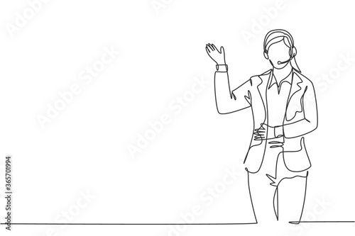 Single continuous line drawing of young happy female consultant giving speech to the audience at the office. Trendy public speaker presentation concept one line draw design graphic vector illustration