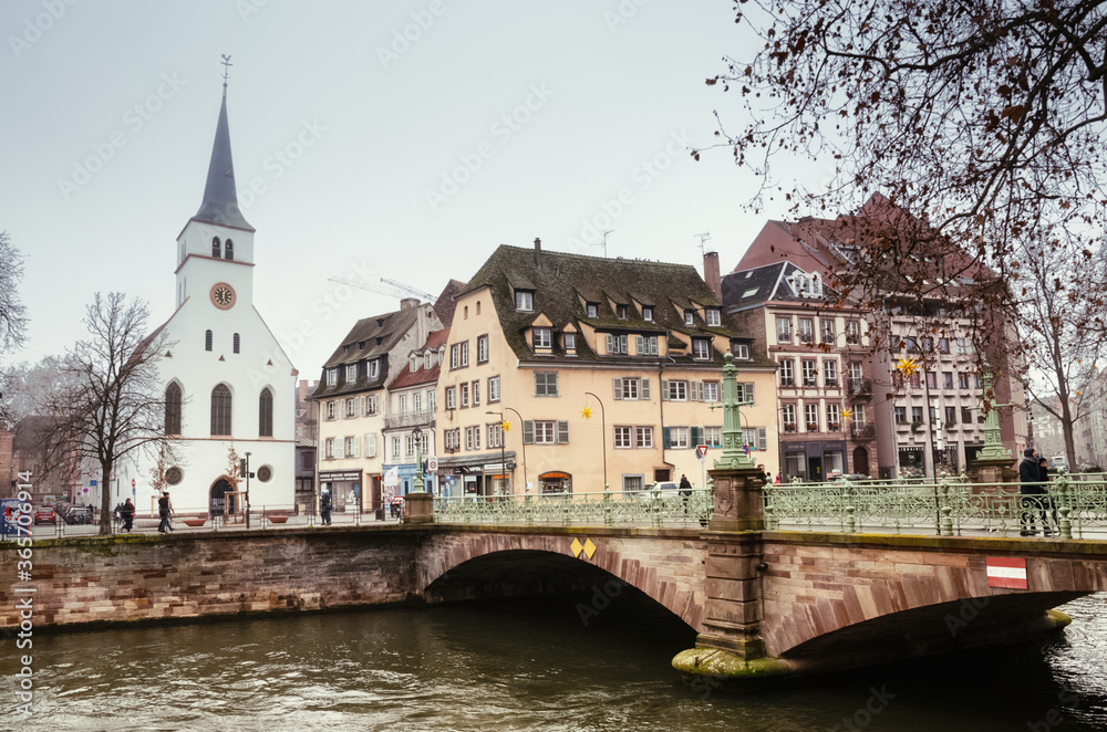 Fototapeta premium houses and a bridge in Strasbourg by the river France