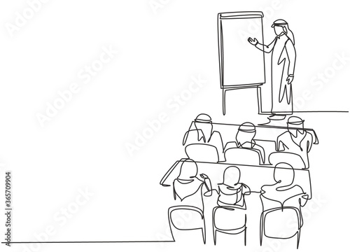 Single continuous line drawing of young muslim businessman do strategy presentation while company team meeting. Arab middle east cloth shmagh, thawb, robe. One line draw design vector illustration
