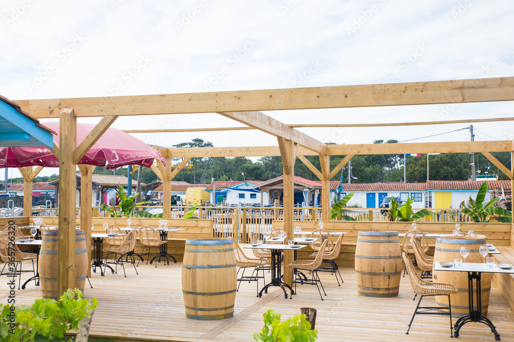 Fototapeta premium Restaurants and bar by the ocean with wooden outdoor structures are like paradises