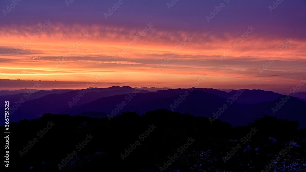 Fototapeta premium 伊吹山で見た日没後のブルーモーメント情景＠滋賀