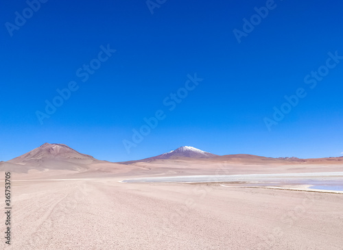 Jeep tour of the Altiplano plateau in the desert among the volcanoes