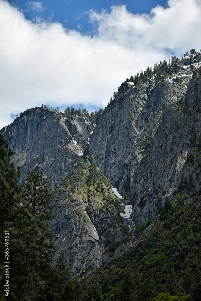 ヨセミテ渓谷の岩壁、ヨセミテ国立公園、カリフォルニア州　アメリカ合衆国