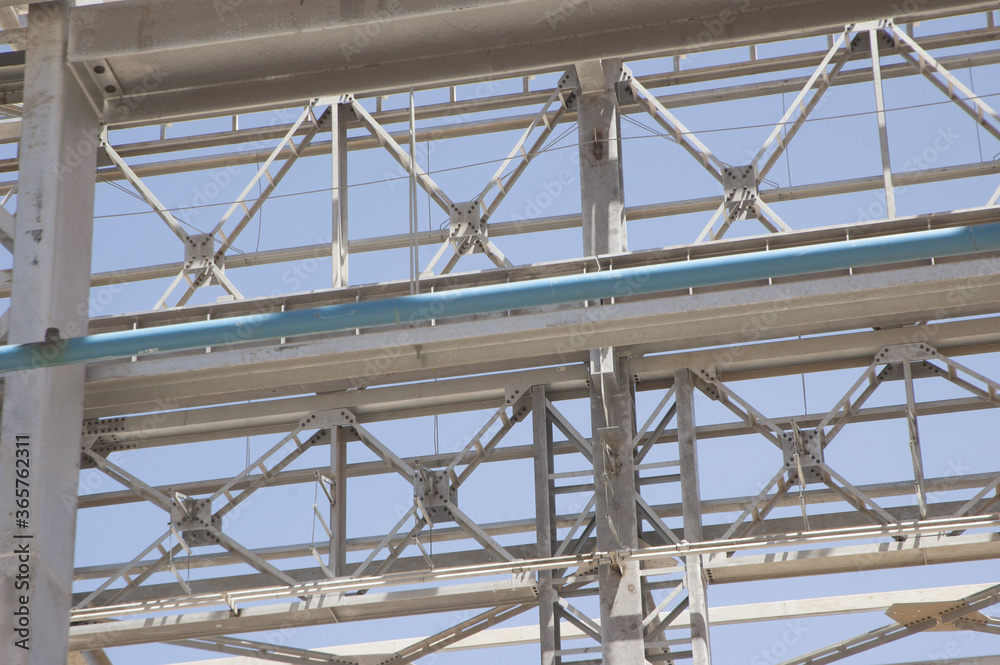 Galpon metalico construccion trabajadores postes de electricidad galvanizado estructura metalica industria mineria Galpon metalico construccion trabajadores postes de electricidad galvanizado estructura metalica industria mineria