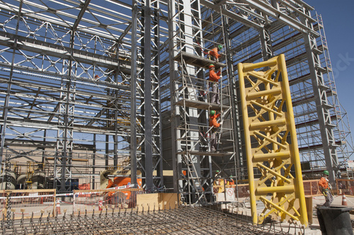 Galpon metalico construccion trabajadores  postes  de electricidad galvanizado estructura metalica industria mineria photo