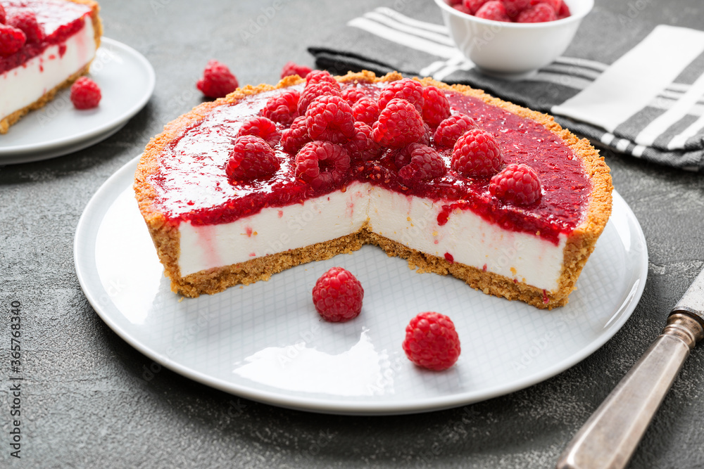 Tart , pie , cake with jellied fresh raspberries ( no bake cheesecake) Tart , pie , cake with jellied fresh raspberries ( no bake cheesecake)