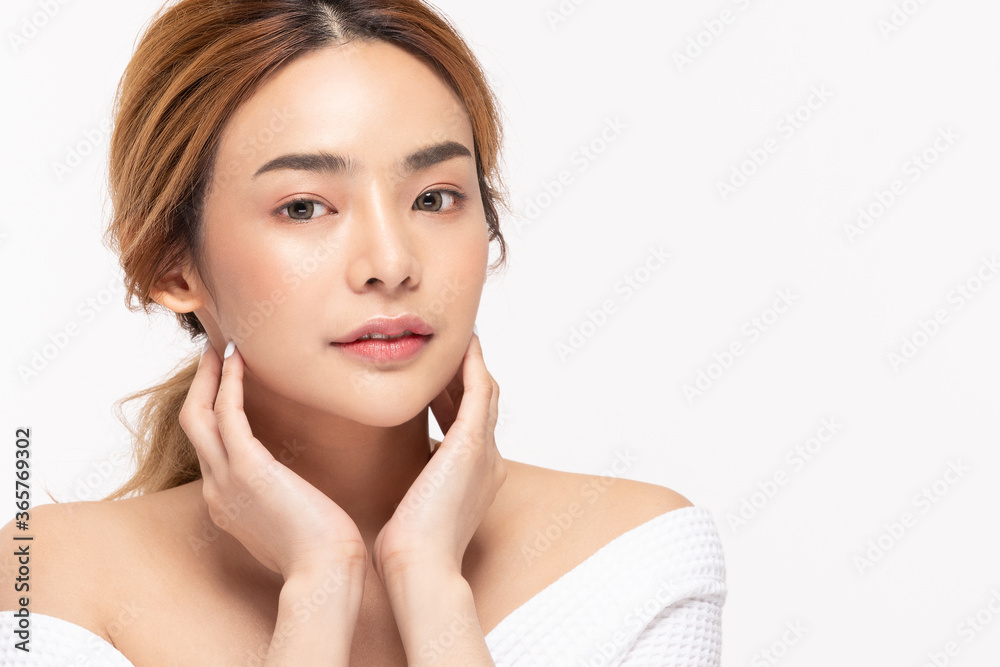 Beauty asian women touching soft chinskin close up face beauty . Beauty asian women touching soft chinskin close up face beauty .