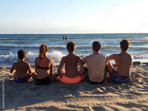 Wakacje, rodzinne letnie chwile na plaży we Włoszech,  Italia.