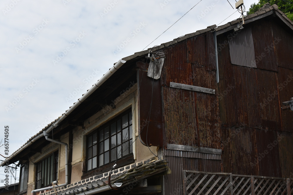 日本の岡山県玉野市の古くて美しい建物