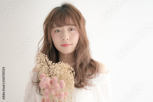 春 夏 ロングヘア ウェーブヘア ドライフラワー 女性