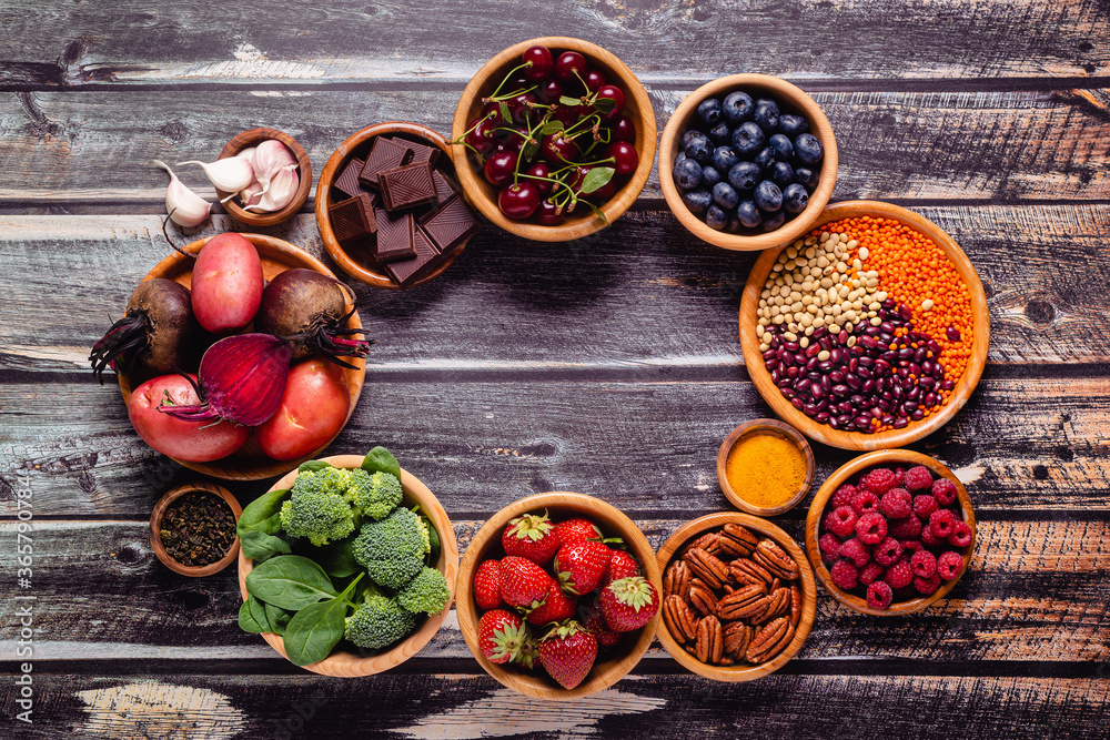 Healthy foods high in antioxidants. Healthy foods high in antioxidants.