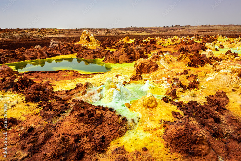 エチオピア・ダナキル砂漠ツアーで立ち寄った、ダロール火山に広がる極彩色の絶景