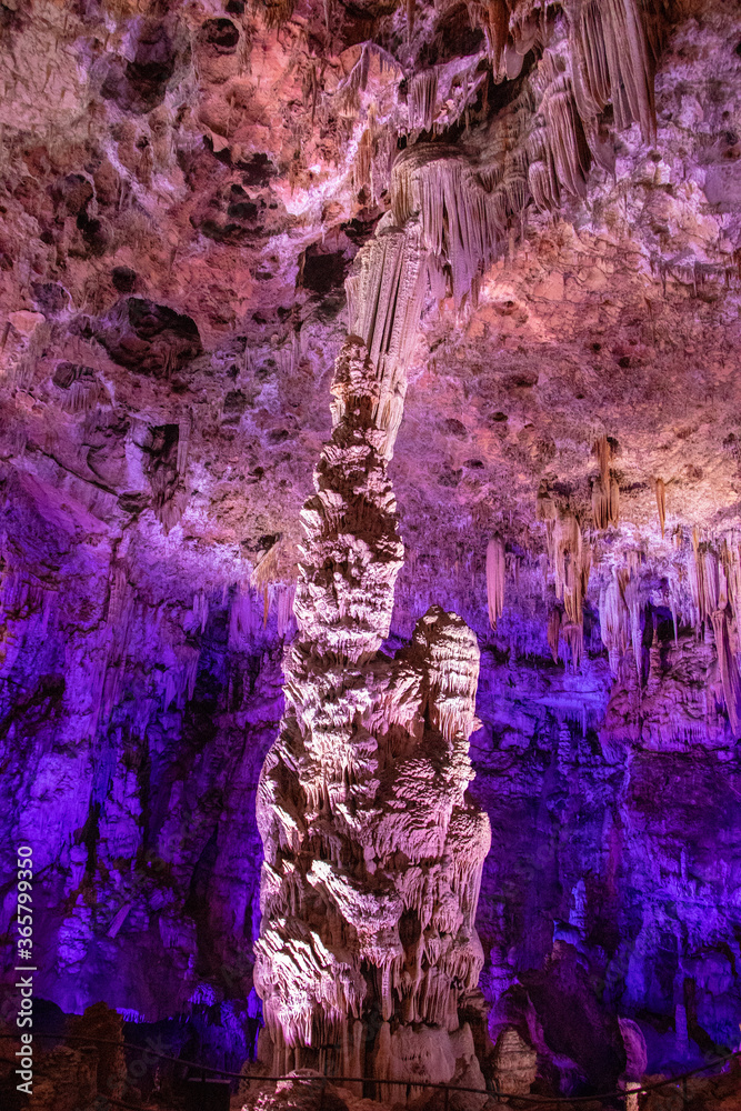 Photo de stalagmite géant