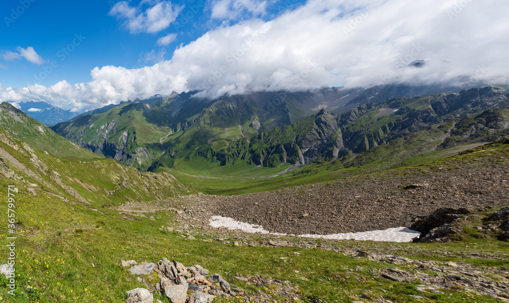 Fototapeta premium Schweiz Weisstannental Wandern